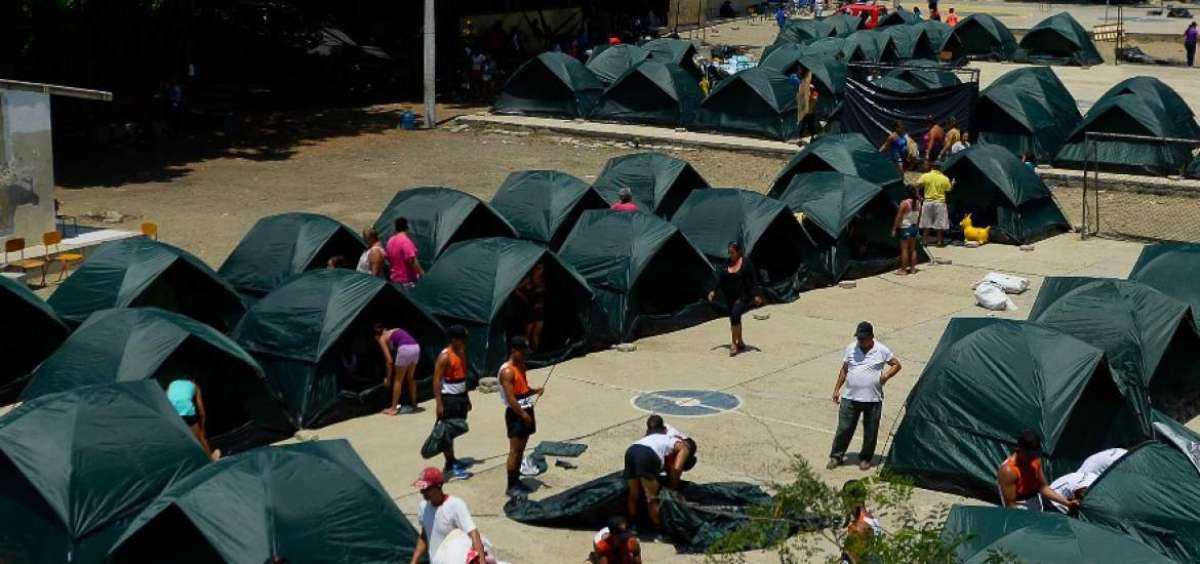 Uno de los dos albergues oficiales para acoger a familias damnificadas en Manta es el Emilio Bowen, ubicado en el sector Santa Clara.
