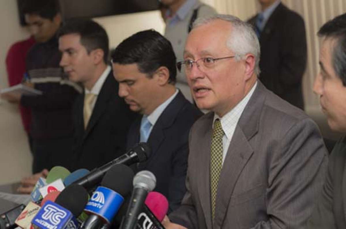 El superintendente de Telecomunicaciones, Fabi&aacute;n Jaramillo, dijo que la medida busca desalentar y erradicar el robo de celulares. Foto: Fernando Sandoval 