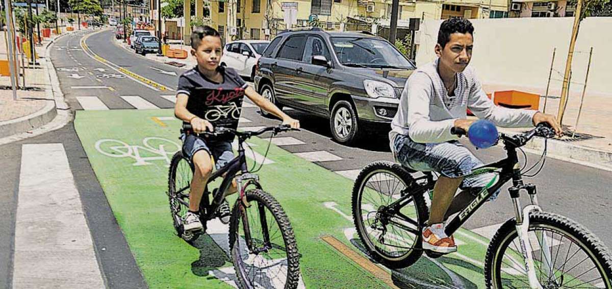 En Portoviejo se incrementan los trazados de las ciclov&iacute;as dentro del concepto del urbanismo t&aacute;ctico. 