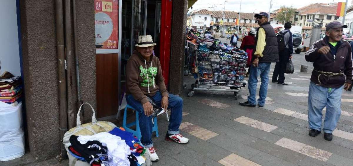 Uno de los sectores con alta presencia de comerciantes ambulantes es el de la 9 de Octubre. 