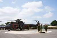 El presidente Daniel Noboa encabezó la ceremonia de entrega de dos helicópteros para la Fuerza Terrestre. 