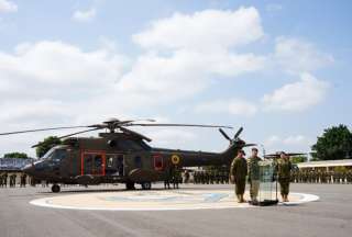 El presidente Daniel Noboa encabezó la ceremonia de entrega de dos helicópteros para la Fuerza Terrestre. 