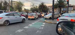 Tr&aacute;nsito vehicular colapsa en Quito por manifestaciones