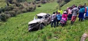 Uno de los accidentes de tr&aacute;nsito ocurri&oacute; en Ca&ntilde;ar. Un veh&iacute;culo se sali&oacute; de la carretera. 