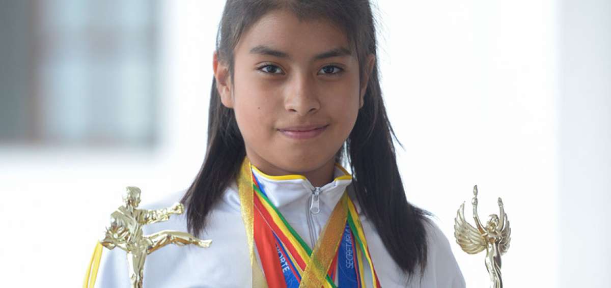 Jadira empez&oacute; su participaci&oacute;n en el deporte desde los 8 a&ntilde;os de vida. Es campeona nacional y vicecampeona sudamericana en la disciplina de karate.