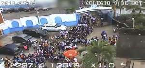 Estudiantes y maestros fueron evacuados.