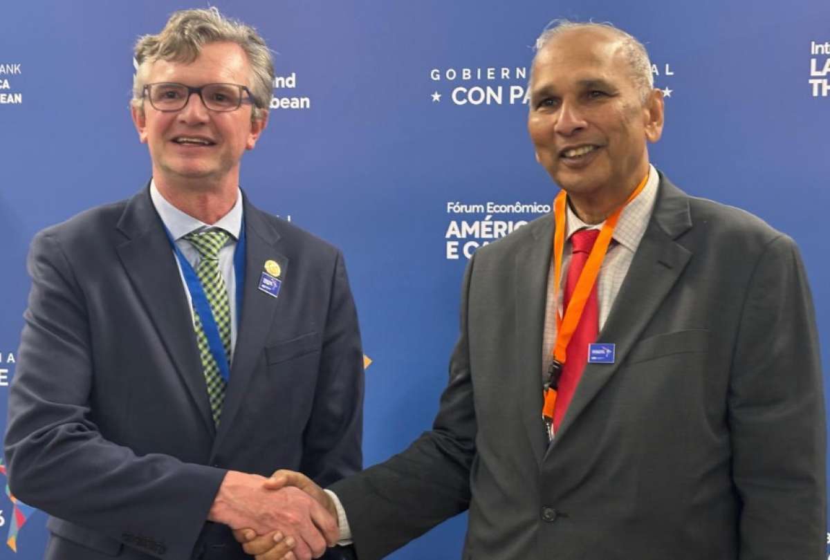 Juan Carlos Vega, ministro de Agricultura, y Muhammad Ibrahim, directo de IICA, se reunieron para fortalecer la cooperaci&oacute;n t&eacute;cnica de desarrollo agr&iacute;cola.