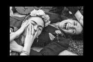 Frida Kahlo y la cantante Chavela Vargas, que vivi&oacute; por poco tiempo en la casa de la pintora en Coyoac&aacute;n. Foto internet