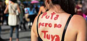 Cientos de activistas se concentraron en la calle Juan Le&oacute;n Mera, en Quito, para la marcha.