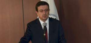 &Iacute;&ntilde;igo Salvador Crespo es doctor en Jurisprudencia, mag&iacute;ster en Relaciones Internacionales.