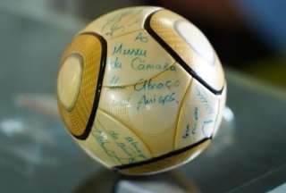 El balón había sido obsequiado por el futbolista brasileño a la Cámara de Diputados.