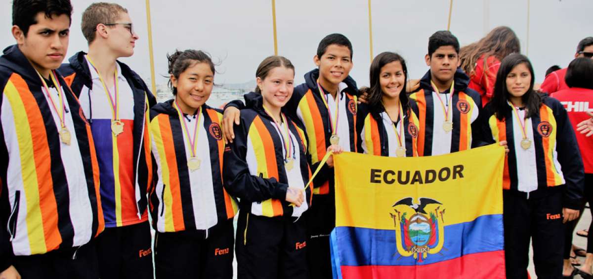 El equipo ecuatoriano, conformado por Mat&iacute;as Cordero, Ana Abad, Leslie Cabezas, David Farinango, Jos&eacute; V&aacute;sconez, entre otros, gan&oacute; la XIII Copa del Pac&iacute;fico de Aguas Abiertas de Salinas, destinada para nadadores juveniles.