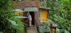 Las caba&ntilde;as de los visitantes fueron ubicadas en medio del sistema de bosque nativo, sin da&ntilde;arlo.