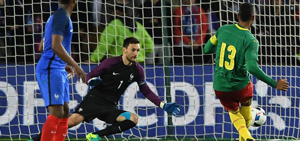 Francia derrota a Camer&uacute;n, pero deja dudas en defensa