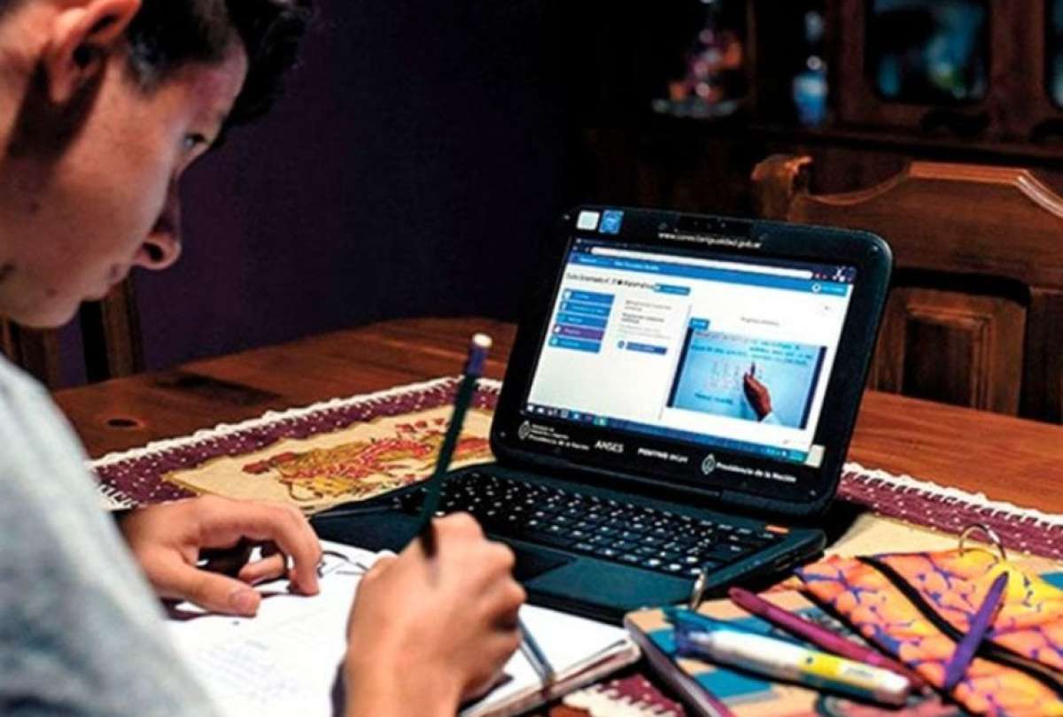 Clases virtuales para institutos superiores en seis ciudades del país