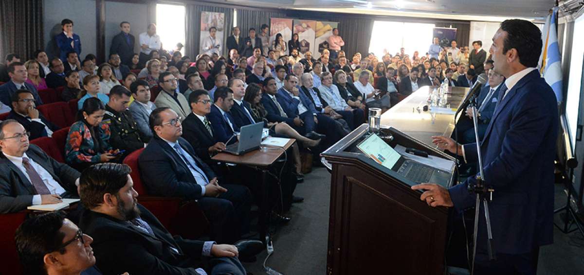 Ecuador renegociar&aacute; 16 tratados de inversi&oacute;n