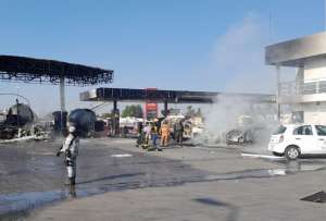 Dos muertos en la explosión de un camión cisterna de combustible en México