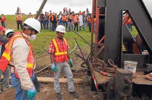 La primera extracci&oacute;n se efectuar&iacute;a el pr&oacute;ximo a&ntilde;o en un relleno que tiene un &aacute;rea de 20.500 m&sup2; y cuenta con 8 mil toneladas de desechos. Foto: Jos&eacute; Luis Llivisaca / El Tel&eacute;grafo