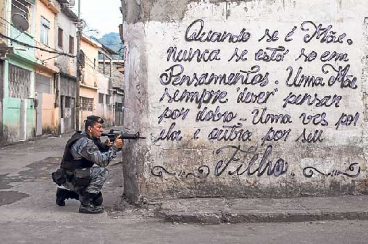 La Polic&iacute;a Militar de R&iacute;o de Janeiro mantiene ocupadas las tres favelas consideradas las m&aacute;s peligrosas de la ciudad. Foto: EFE