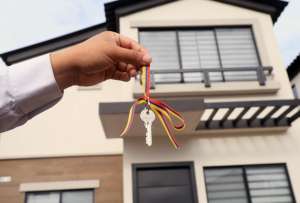 El presidente Daniel Noboa extiende a 30 a&ntilde;os el plazo de financiamiento para acceder a una vivienda.