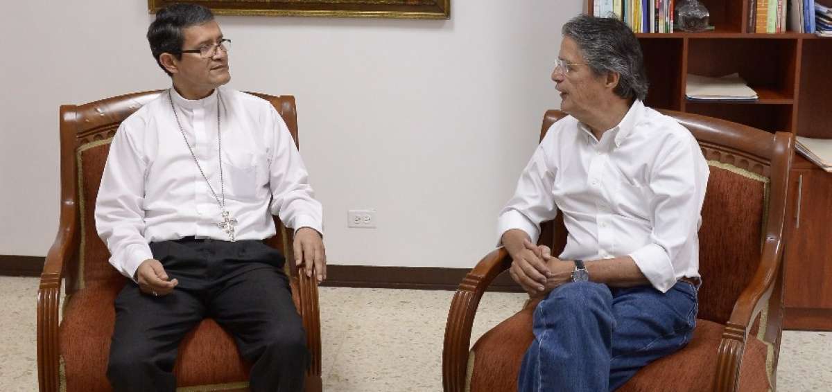 Monse&ntilde;or Luis Cabrera recibi&oacute; ayer en la Arquidi&oacute;cesis de Guayaquil al candidato de CREO, Guillermo Lasso. El objetivo era plantear una campa&ntilde;a de paz.