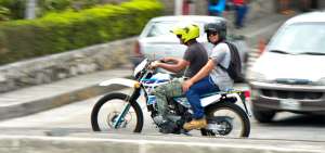 Los operativos para evitar la circulaci&oacute;n de dos hombres en moto continuar&aacute;n en Guayaquil.