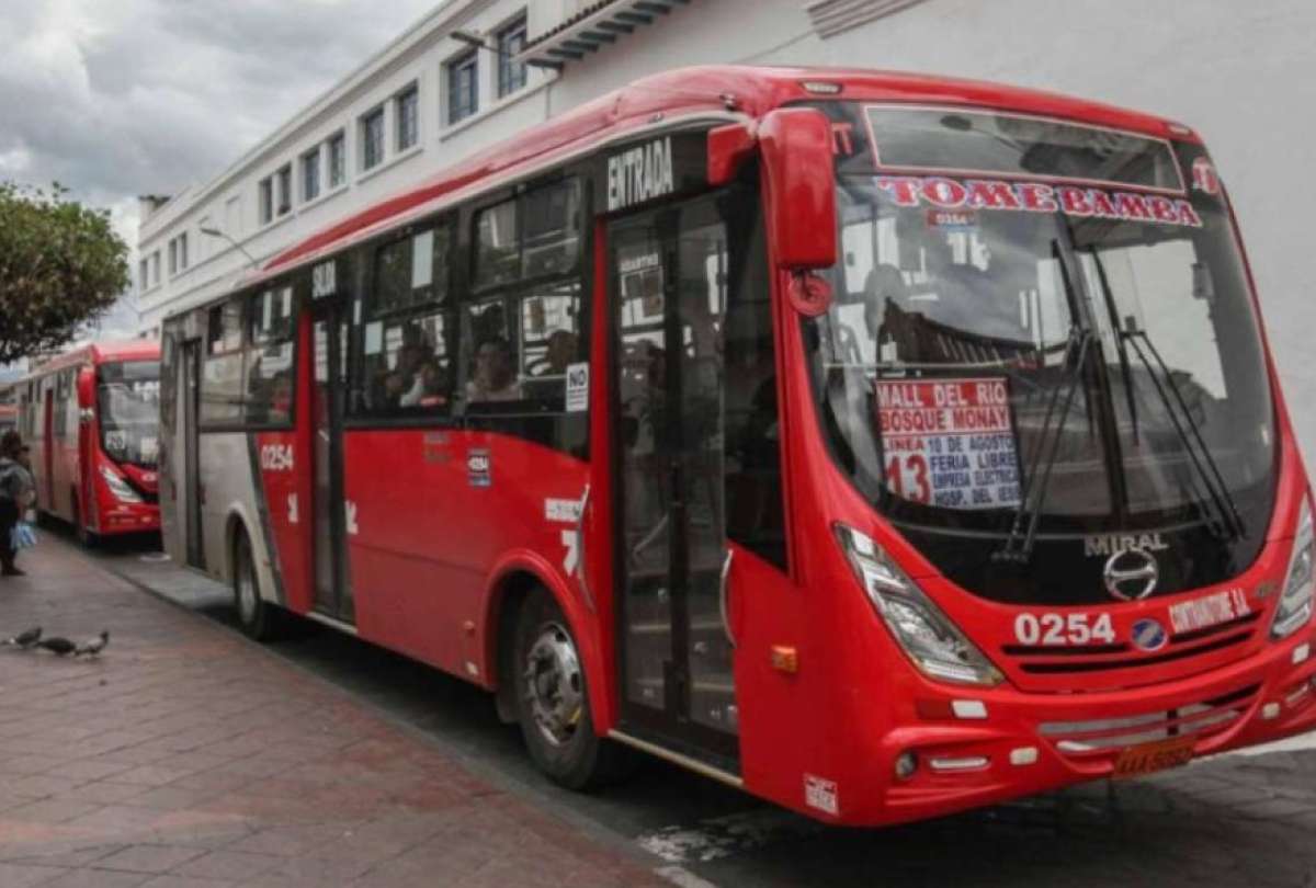 Los transportistas en Cuenca solicitan la actualizaci&oacute;n del estudio tarifario municipal y sostienen que el an&aacute;lisis vigente no contempla el IVA del 15 % ni el incremento en los costos del di&eacute;sel.