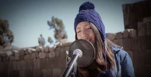 Una peruana rescata el quechua con m&uacute;sica pop