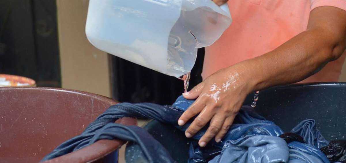 Mantenses acceden al agua potable con restricciones por la alta turbiedad