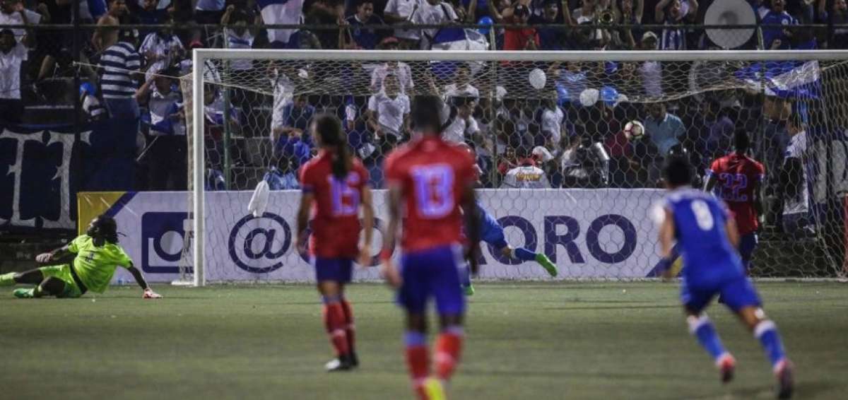 La afici&oacute;n nicarag&uuml;ense estall&oacute; en locura al ver c&oacute;mo Juan Barrera marc&oacute; el 3-0 ante Hait&iacute;.