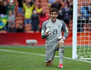 El golero brasile&ntilde;o Jean ya ataj&oacute; penales en los cuartos de final contra Portugal. FOTO: AFP