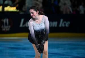  En un evento emotivo, los deportistas rindieron homenaje a las 67 víctimas de un accidente aéreo, entre ellas patinadores, entrenadores y familiares.