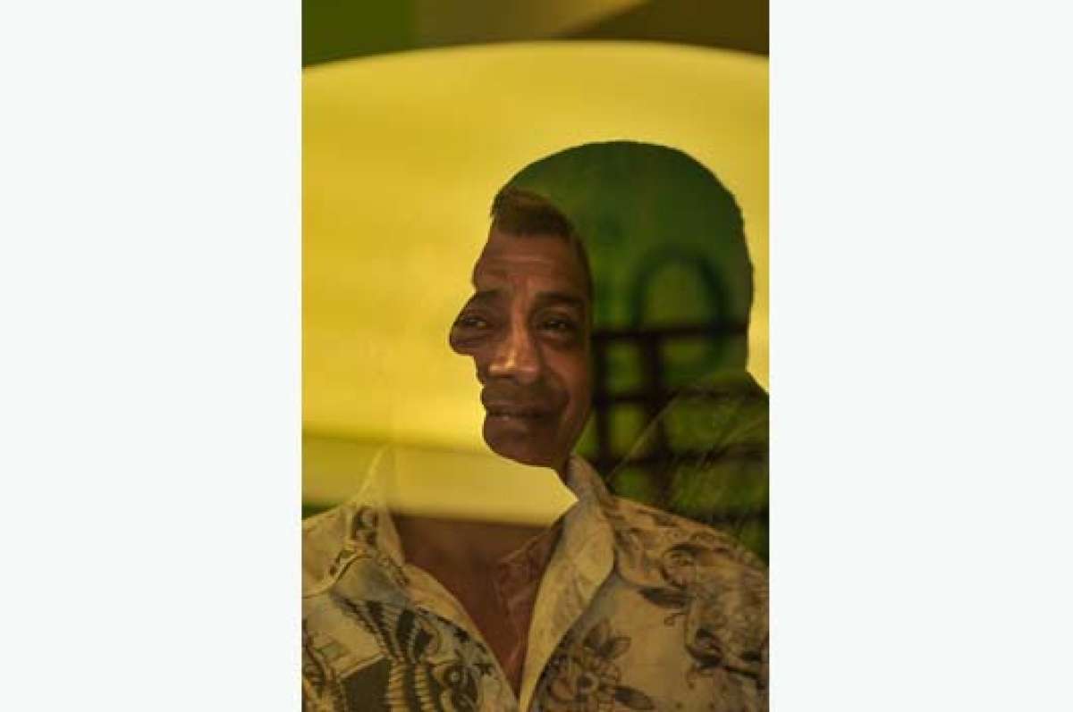 El actor manabita Carlos Valencia, de 49 a&ntilde;os, hizo un llamado a que el p&uacute;blico ecuatoriano consuma el cine local antes que el extranjero. Foto: Rodolfo P&aacute;rraga/El Tel&eacute;grafo