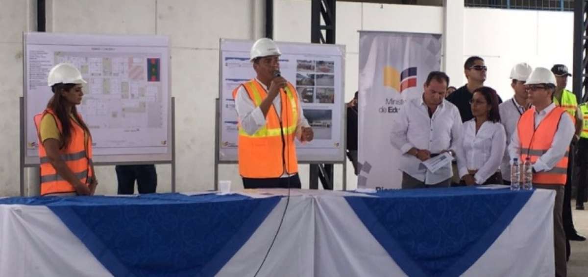 El mandatario recorri&oacute; la obra de repotenciaci&oacute;n del Colegio Fiscal T&eacute;cnico Industrial Febres Cordero.