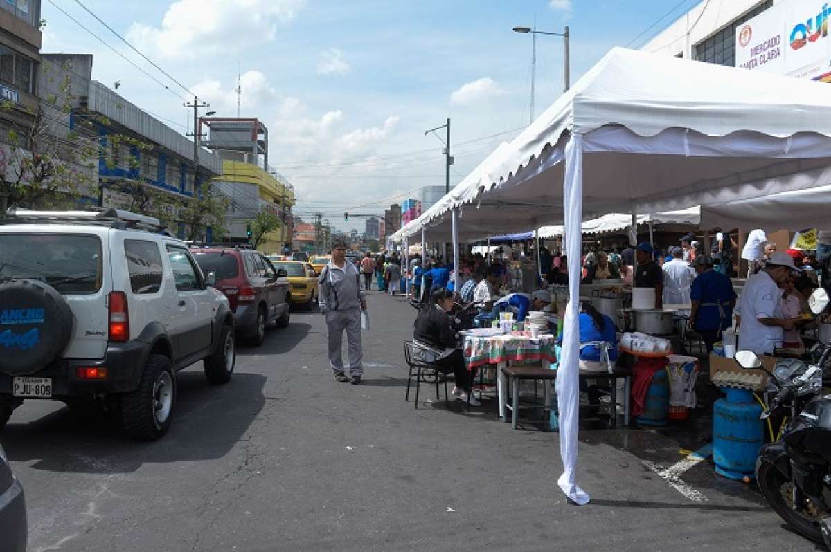 Los comerciantes sacaron sus puestos de abastos a las calles. Foto. &Aacute;lvaro P&eacute;rez/ EL TEL&Eacute;GRAFO