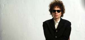 Cate Blanchet interpretando a Bob Dylan en I'm Not There