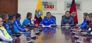 Las autoridades durante la rueda de prensa.