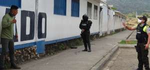 Polic&iacute;as practican reacci&oacute;n en persecuciones y ataques