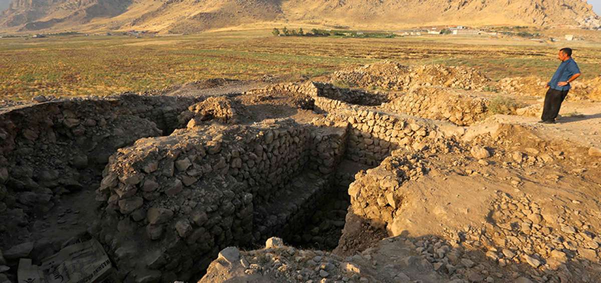 Las ruinas de Ranya, en la frontera entre Ir&aacute;n e Irak, lucen abandonadas luego de que los especialistas se retiraron al suspenderse los vuelos internacionales.