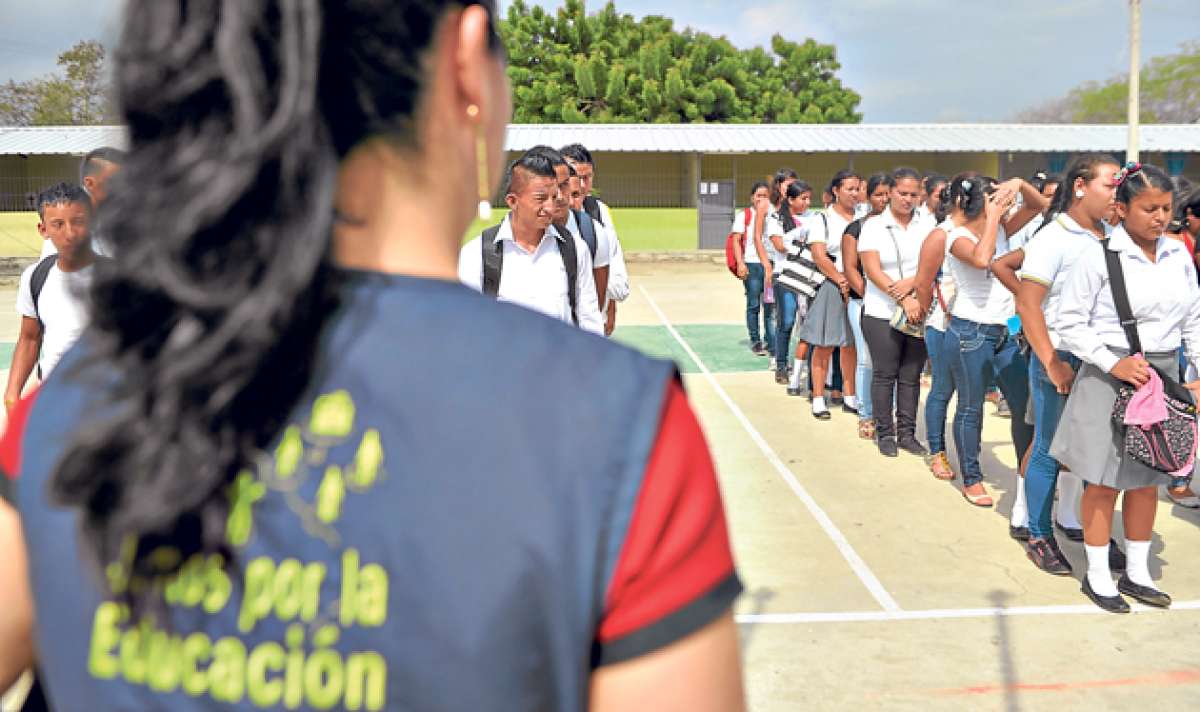 En el colegio Paquisha se destinaron tres aulas para que los estudiantes reciban clases de lunes a viernes. Foto: Rodolfo P&aacute;rraga/El Tel&eacute;grafo