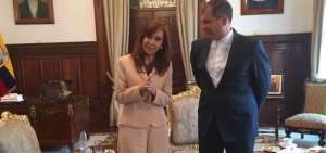 Cristina Kirchner se reuni&oacute; con el presidente Correa tras su condecoraci&oacute;n