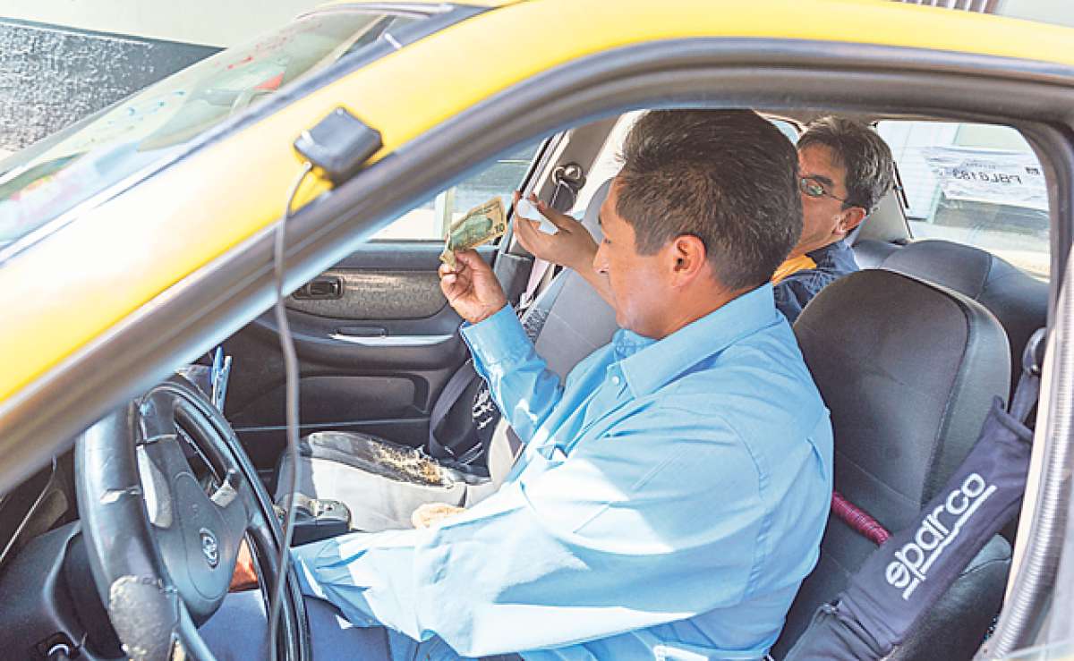 Est&aacute; previsto que el Municipio abra un proceso de regularizaci&oacute;n de taxistas informales en 2016. En la ciudad hay unos 14 mil autos amarillos formalizados. Archivo / El Tel&eacute;grafo