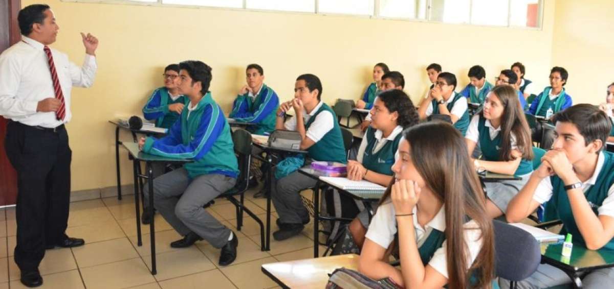 El docente tiene que estar comprometido con su raz&oacute;n de ser