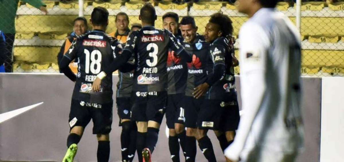 F&uacute;tbol boliviano arranca tras compromiso de pago de deudas a jugadores