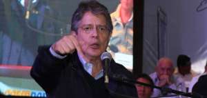 Guillermo Lasso particip&oacute; esta semana en Cuenca de un encuentro del grupo Compromiso Ecuador.