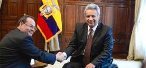 Luis Carranza (izq.), titular de la CAF, y el presidente de la Rep&uacute;blica, Len&iacute;n Moreno (der.), mantuvieron un encuentro en el Palacio de Carondelet.