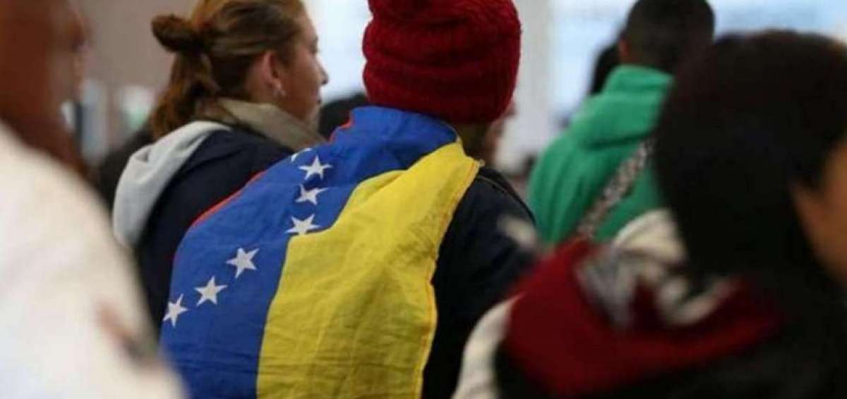 Venezuela aprovecha asueto en Ecuador para entregar documentos migratorios