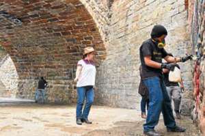 Antes de la entrega de la obra se realizaron los &uacute;ltimos trabajos en los muros del Puente Roto, que es un &iacute;cono en la ciudad de Cuenca.