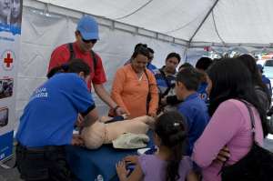Los quite&ntilde;os conocieron hoy c&oacute;mo ayudar a otras personas en caso de emergencia. Foto: Miguel Jim&eacute;nez/ EL TEL&Eacute;GRAFO