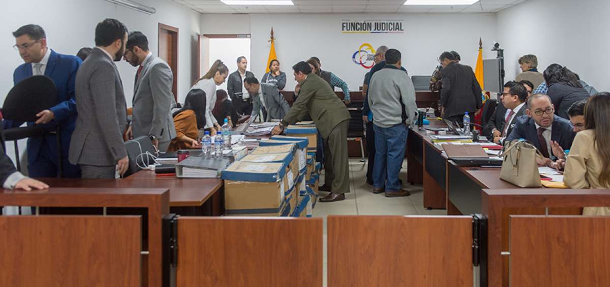 En el segundo piso del Complejo Judicial Norte, de Quito, ayer se cumpli&oacute; el decimoprimer d&iacute;a de audiencia de juicio contra ocho procesados.